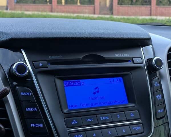 Черный Хендай i30, объемом двигателя 1.4 л и пробегом 138 тыс. км за 8700 $, фото 18 на Automoto.ua