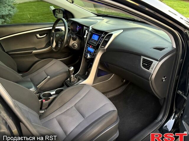 Чорний Хендай i30, об'ємом двигуна 1.6 л та пробігом 160 тис. км за 8699 $, фото 6 на Automoto.ua