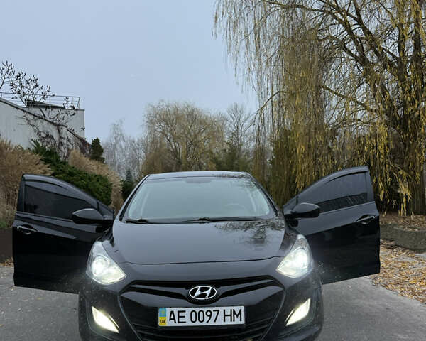 Черный Хендай i30, объемом двигателя 1.4 л и пробегом 200 тыс. км за 8500 $, фото 1 на Automoto.ua