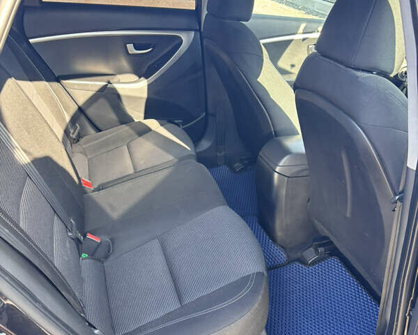 Черный Хендай i30, объемом двигателя 1.58 л и пробегом 160 тыс. км за 10900 $, фото 11 на Automoto.ua