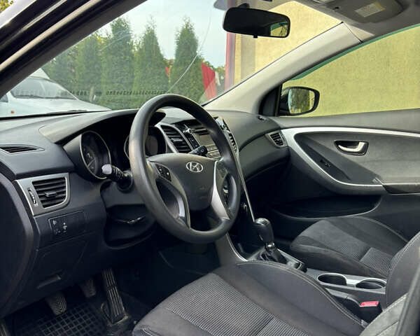 Черный Хендай i30, объемом двигателя 1.4 л и пробегом 259 тыс. км за 6600 $, фото 5 на Automoto.ua