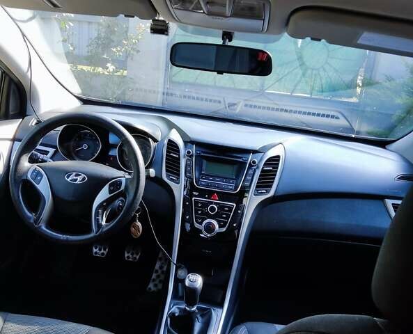 Черный Хендай i30, объемом двигателя 1.59 л и пробегом 190 тыс. км за 7100 $, фото 3 на Automoto.ua