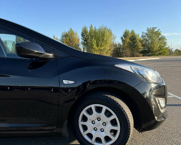 Чорний Хендай i30, об'ємом двигуна 1.59 л та пробігом 187 тис. км за 9200 $, фото 8 на Automoto.ua