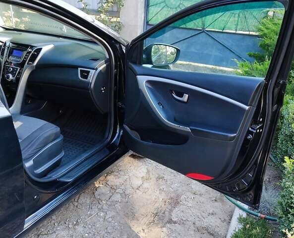 Черный Хендай i30, объемом двигателя 1.59 л и пробегом 190 тыс. км за 7100 $, фото 7 на Automoto.ua
