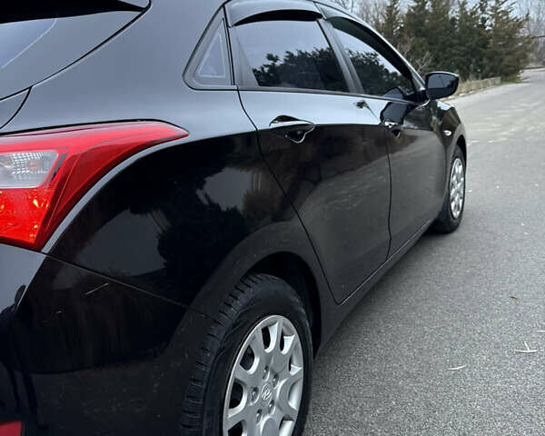Черный Хендай i30, объемом двигателя 1.4 л и пробегом 200 тыс. км за 8500 $, фото 8 на Automoto.ua