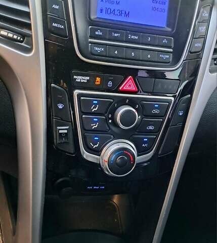 Черный Хендай i30, объемом двигателя 1.59 л и пробегом 102 тыс. км за 6700 $, фото 13 на Automoto.ua