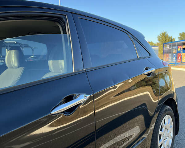 Чорний Хендай i30, об'ємом двигуна 1.59 л та пробігом 187 тис. км за 9200 $, фото 10 на Automoto.ua
