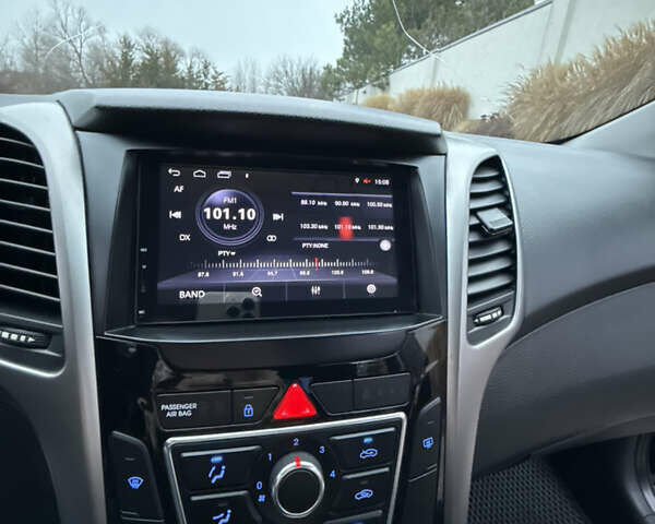 Черный Хендай i30, объемом двигателя 1.4 л и пробегом 200 тыс. км за 8500 $, фото 10 на Automoto.ua