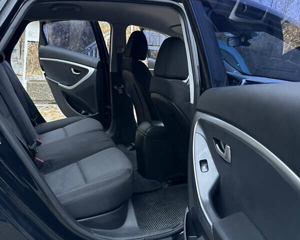 Черный Хендай i30, объемом двигателя 1.4 л и пробегом 200 тыс. км за 8500 $, фото 11 на Automoto.ua