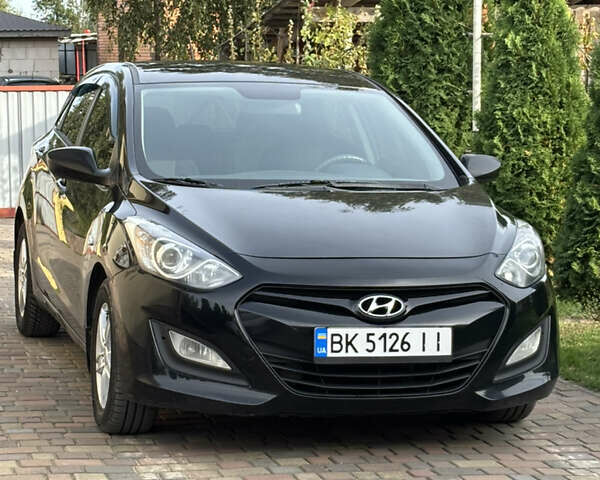 Черный Хендай i30, объемом двигателя 1.4 л и пробегом 259 тыс. км за 6600 $, фото 1 на Automoto.ua