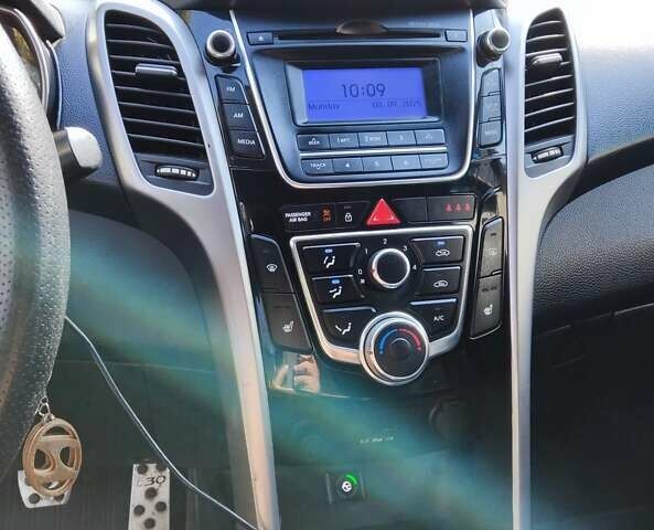 Черный Хендай i30, объемом двигателя 1.59 л и пробегом 190 тыс. км за 7100 $, фото 5 на Automoto.ua