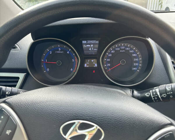Черный Хендай i30, объемом двигателя 1.4 л и пробегом 259 тыс. км за 6600 $, фото 9 на Automoto.ua