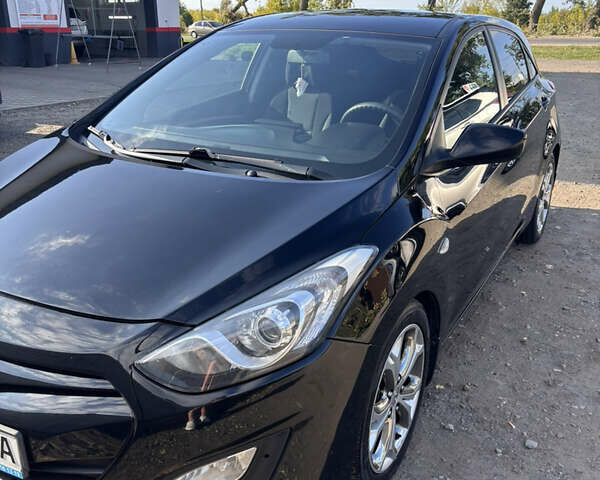 Черный Хендай i30, объемом двигателя 1.58 л и пробегом 160 тыс. км за 10900 $, фото 1 на Automoto.ua