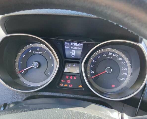 Черный Хендай i30, объемом двигателя 1.59 л и пробегом 190 тыс. км за 7100 $, фото 6 на Automoto.ua