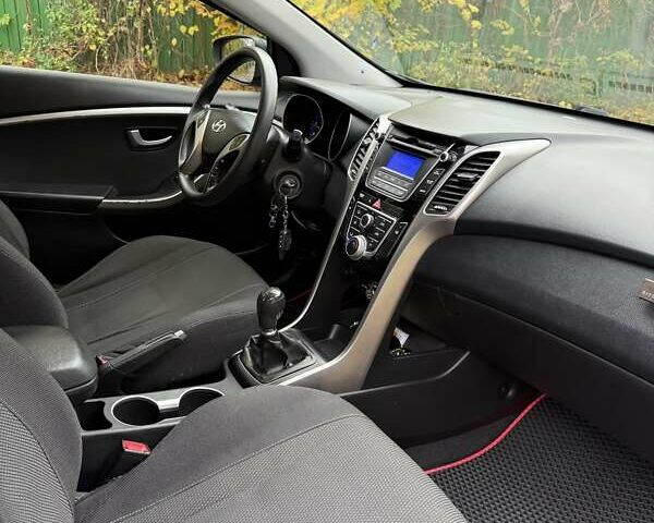 Черный Хендай i30, объемом двигателя 1.58 л и пробегом 110 тыс. км за 8500 $, фото 12 на Automoto.ua