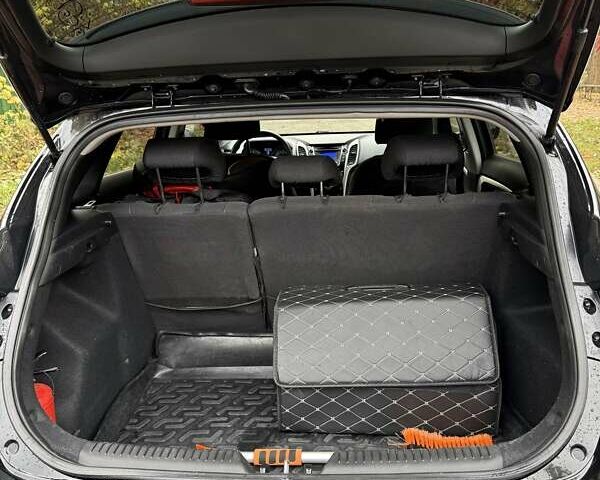 Черный Хендай i30, объемом двигателя 1.58 л и пробегом 110 тыс. км за 8500 $, фото 10 на Automoto.ua