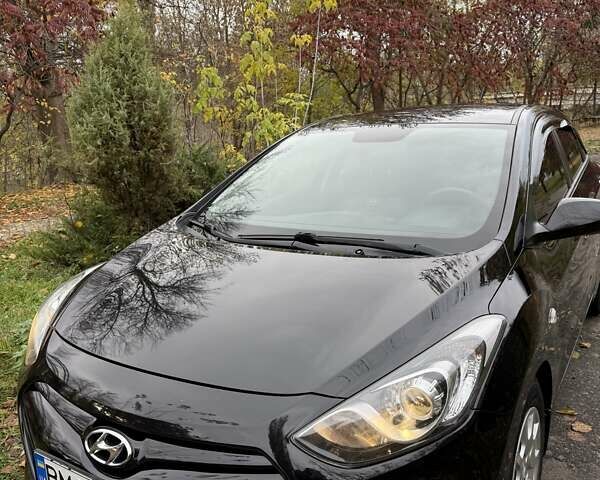 Черный Хендай i30, объемом двигателя 1.58 л и пробегом 110 тыс. км за 8500 $, фото 2 на Automoto.ua