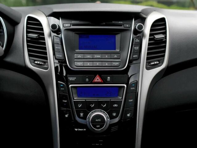 Черный Хендай i30, объемом двигателя 1.6 л и пробегом 109 тыс. км за 8000 $, фото 6 на Automoto.ua