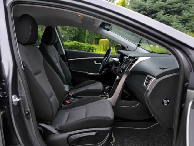 Черный Хендай i30, объемом двигателя 1.6 л и пробегом 109 тыс. км за 8000 $, фото 4 на Automoto.ua