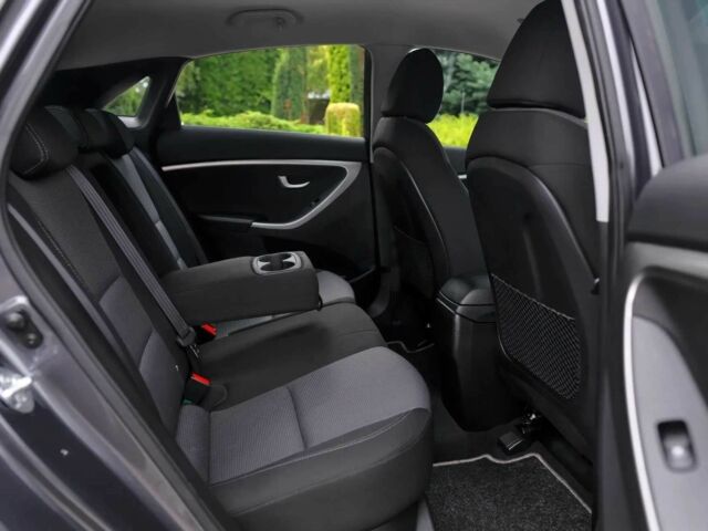 Черный Хендай i30, объемом двигателя 1.6 л и пробегом 109 тыс. км за 8000 $, фото 5 на Automoto.ua