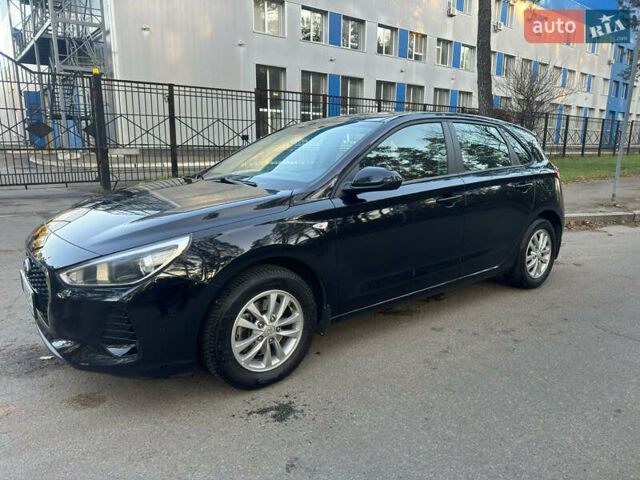 Черный Хендай i30, объемом двигателя 1.6 л и пробегом 66 тыс. км за 12800 $, фото 1 на Automoto.ua