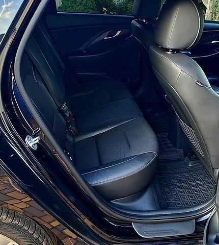 Черный Хендай i30, объемом двигателя 1.4 л и пробегом 97 тыс. км за 14500 $, фото 7 на Automoto.ua
