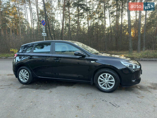 Черный Хендай i30, объемом двигателя 1.6 л и пробегом 66 тыс. км за 12800 $, фото 4 на Automoto.ua