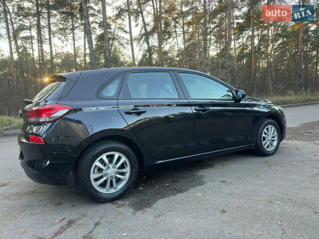 Черный Хендай i30, объемом двигателя 1.6 л и пробегом 66 тыс. км за 12800 $, фото 5 на Automoto.ua