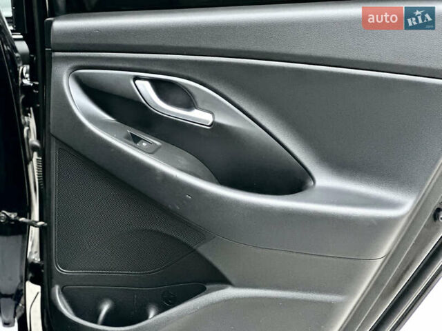 Черный Хендай i30, объемом двигателя 1.4 л и пробегом 97 тыс. км за 15300 $, фото 42 на Automoto.ua