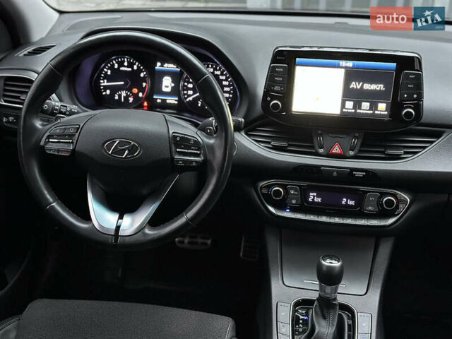 Черный Хендай i30, объемом двигателя 1.4 л и пробегом 97 тыс. км за 15300 $, фото 1 на Automoto.ua