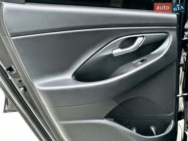 Черный Хендай i30, объемом двигателя 1.4 л и пробегом 97 тыс. км за 15300 $, фото 41 на Automoto.ua