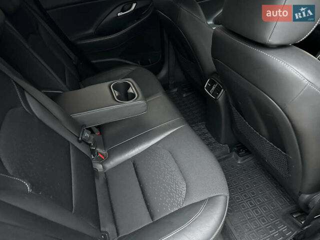 Черный Хендай i30, объемом двигателя 1.4 л и пробегом 97 тыс. км за 15300 $, фото 37 на Automoto.ua