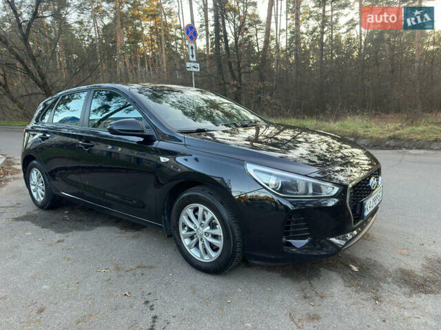 Черный Хендай i30, объемом двигателя 1.6 л и пробегом 66 тыс. км за 12800 $, фото 3 на Automoto.ua