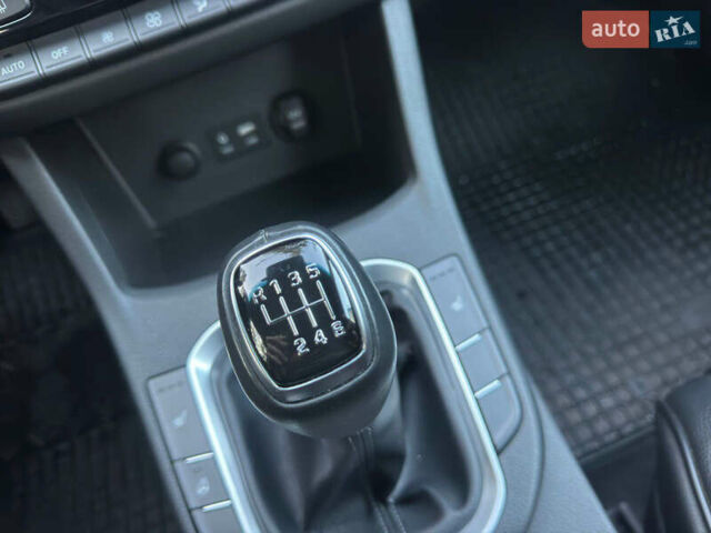 Черный Хендай i30, объемом двигателя 1.6 л и пробегом 66 тыс. км за 12800 $, фото 14 на Automoto.ua