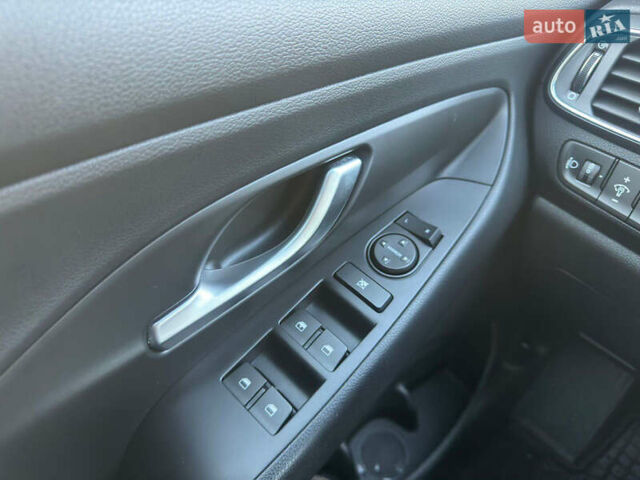 Черный Хендай i30, объемом двигателя 1.6 л и пробегом 66 тыс. км за 12800 $, фото 15 на Automoto.ua