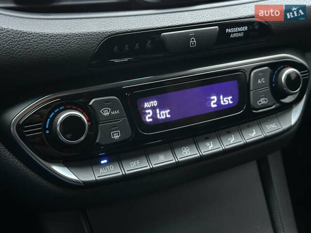 Черный Хендай i30, объемом двигателя 1.4 л и пробегом 97 тыс. км за 15300 $, фото 27 на Automoto.ua