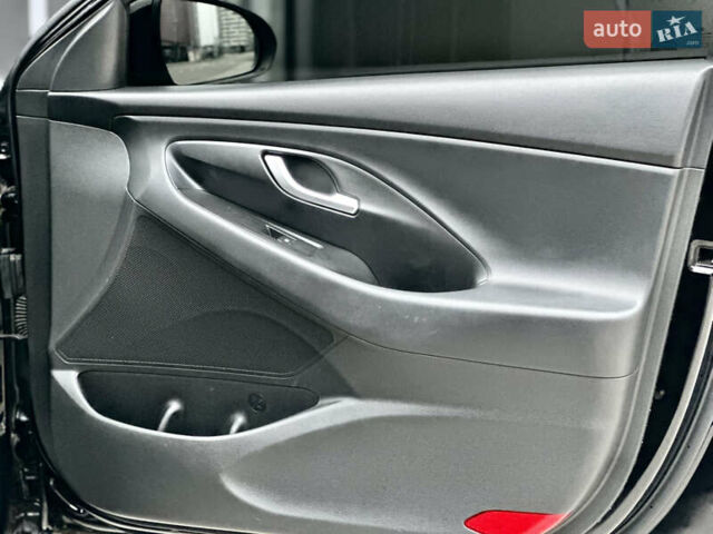 Черный Хендай i30, объемом двигателя 1.4 л и пробегом 97 тыс. км за 15300 $, фото 40 на Automoto.ua