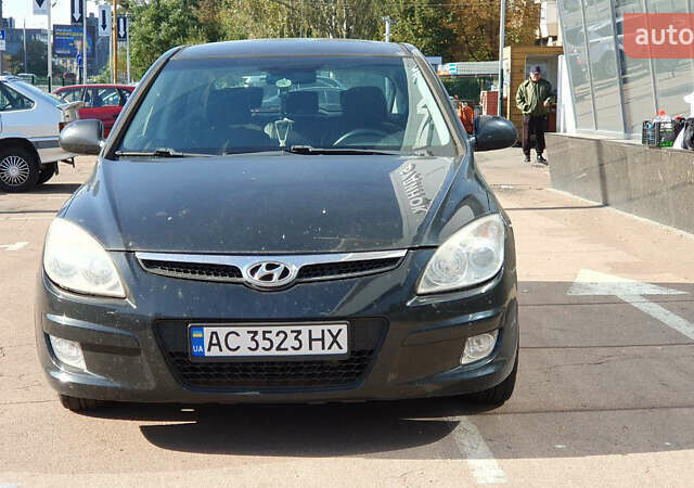 Черный Хендай i30, объемом двигателя 1.6 л и пробегом 228 тыс. км за 6200 $, фото 2 на Automoto.ua