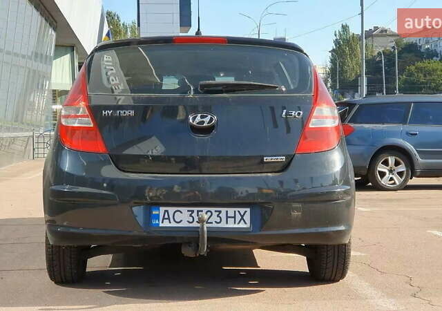 Черный Хендай i30, объемом двигателя 1.6 л и пробегом 228 тыс. км за 5200 $, фото 9 на Automoto.ua