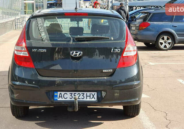Черный Хендай i30, объемом двигателя 1.6 л и пробегом 228 тыс. км за 5200 $, фото 7 на Automoto.ua