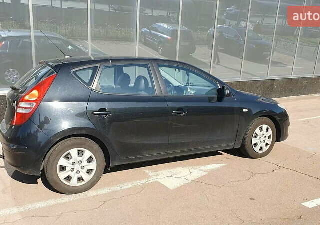 Черный Хендай i30, объемом двигателя 1.6 л и пробегом 228 тыс. км за 5200 $, фото 4 на Automoto.ua
