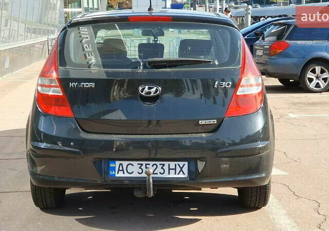 Черный Хендай i30, объемом двигателя 1.6 л и пробегом 228 тыс. км за 5200 $, фото 8 на Automoto.ua