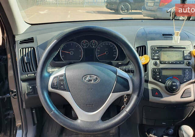 Черный Хендай i30, объемом двигателя 1.6 л и пробегом 228 тыс. км за 6200 $, фото 20 на Automoto.ua