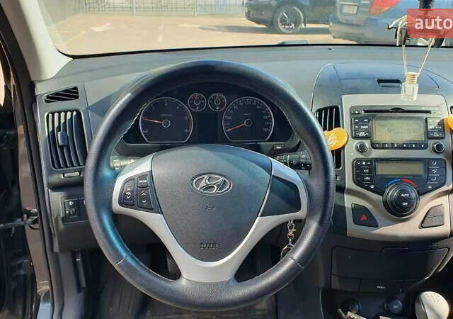 Черный Хендай i30, объемом двигателя 1.6 л и пробегом 228 тыс. км за 5200 $, фото 22 на Automoto.ua