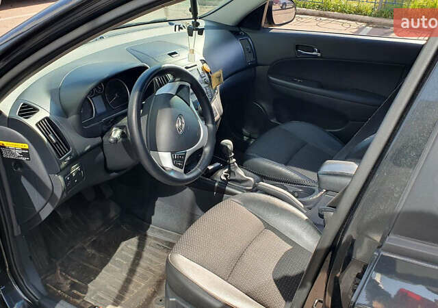 Черный Хендай i30, объемом двигателя 1.6 л и пробегом 228 тыс. км за 6200 $, фото 9 на Automoto.ua