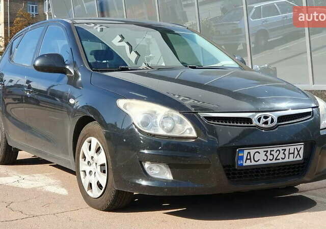 Черный Хендай i30, объемом двигателя 1.6 л и пробегом 228 тыс. км за 5200 $, фото 6 на Automoto.ua