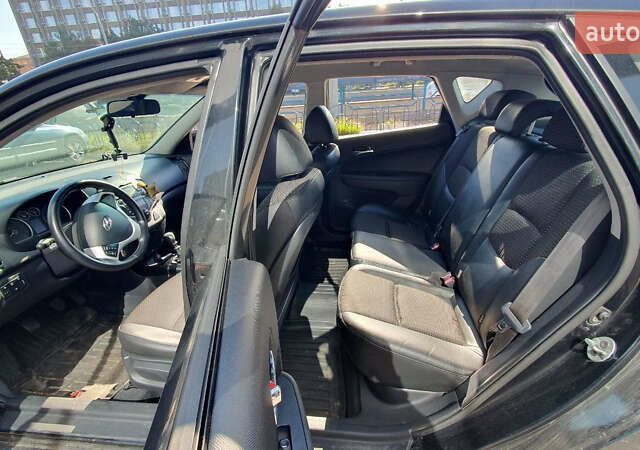 Черный Хендай i30, объемом двигателя 1.6 л и пробегом 228 тыс. км за 6200 $, фото 15 на Automoto.ua