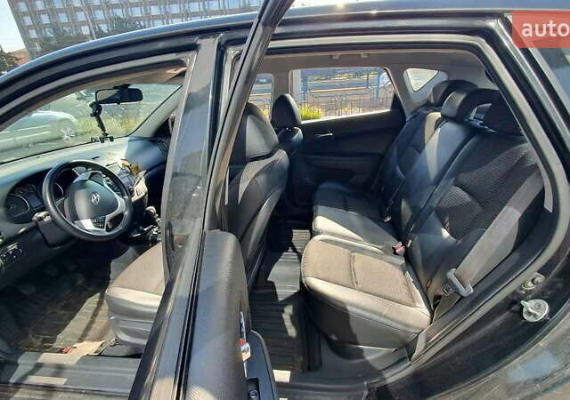 Черный Хендай i30, объемом двигателя 1.6 л и пробегом 228 тыс. км за 5200 $, фото 27 на Automoto.ua