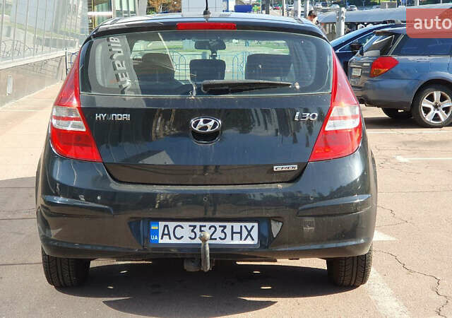 Черный Хендай i30, объемом двигателя 1.6 л и пробегом 228 тыс. км за 6200 $, фото 5 на Automoto.ua