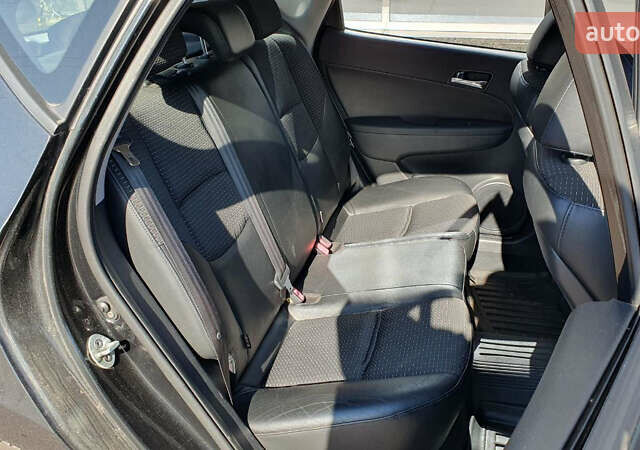 Черный Хендай i30, объемом двигателя 1.6 л и пробегом 228 тыс. км за 6200 $, фото 11 на Automoto.ua